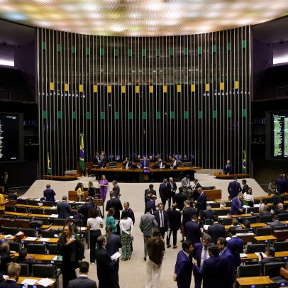 Câmara decide adiar votação de projeto sobre benefícios tributários urgentes