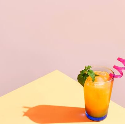 Cortisol cocktail viraliza no TikTok, mas médicos alertam sobre eficácia contra estresse