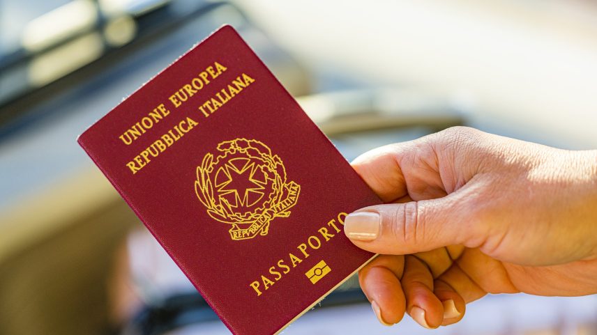 Brasileiros que querem morar no exterior precisam se planejar bem para aproveitar as chances que ainda existem ou lidar com as novas regras de imigração. (Foto: fcafotodigital/Getty Images)