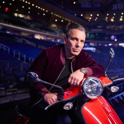 Sebastian Maniscalco revela planos futuros após ser o comediante mais lucrativo de 2025
