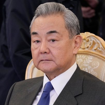 China apoia Irã em defesa da energia nuclear pacífica e contra intimidações