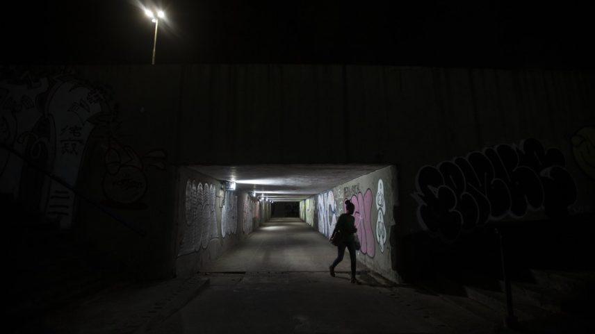 Passagem subterrânea na Praia de Botafogo (Foto: Alexandre Cassiano / Agência O Globo)
