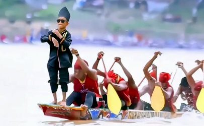 Menino dança em barco na Indonésia e gera fenômeno de 'aura farming'