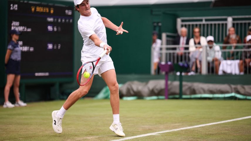 João Fonseca na segunda rodada em Wimbledon (Foto: Henry Nicholls/AFP)