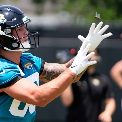 Louis Rees-Zammit deixa a NFL e retorna ao rugby após temporada nos Jaguars