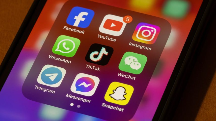 Aplicativos das principais big techs no ramo de redes sociais. (Foto: Dongyu Xu/Adobe Stock)
