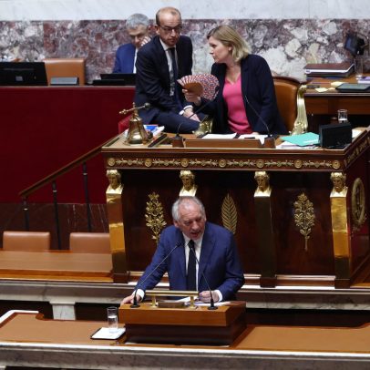 França enfrenta oitava mocão de censura em apenas seis meses de governo