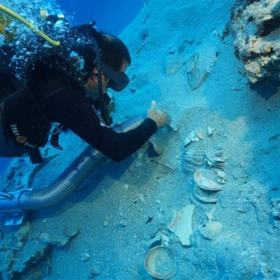 Descobertos centenas de artefatos cerâmicos em naufrágio preservado na Turquia