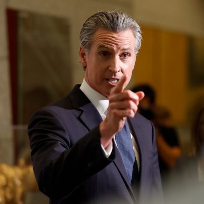 California aprova novas leis para aliviar a crise habitacional e os altos preços