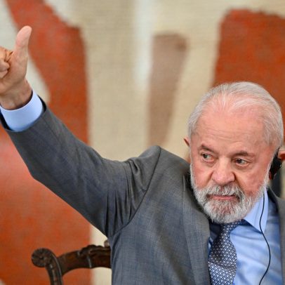 Lula visita sobreviventes de acidente de ônibus antes de ato da UNE em Goiás