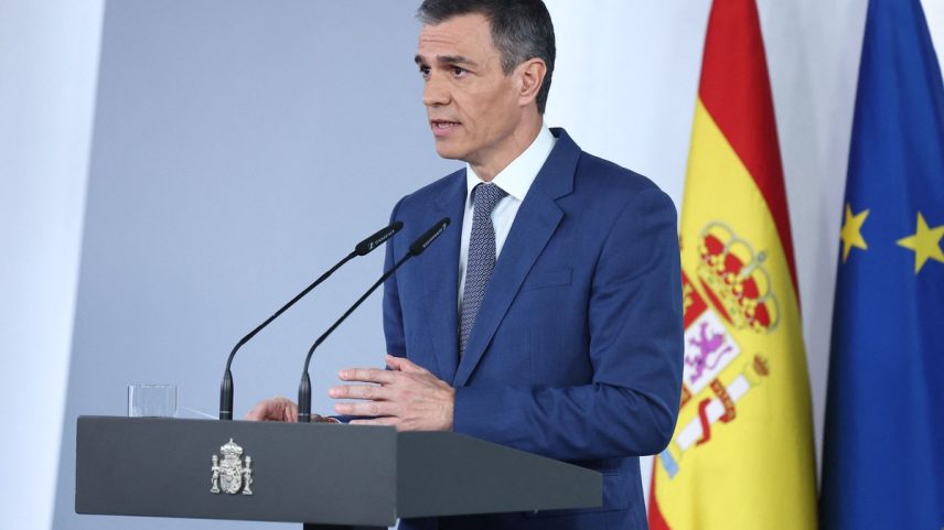 Pedro Sánchez, premier da Espanha, durante pronunciamento (Foto: Fernando Calvo/La Moncloa/AFP)