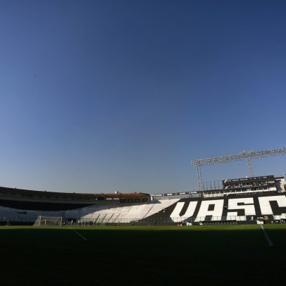 Vasco inicia reforma com pintura das arquibancadas de São Januário