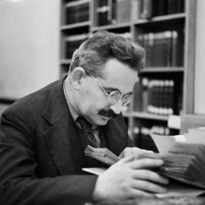 Walter Benjamin se destaca como locutor de rádio em sua trajetória artística