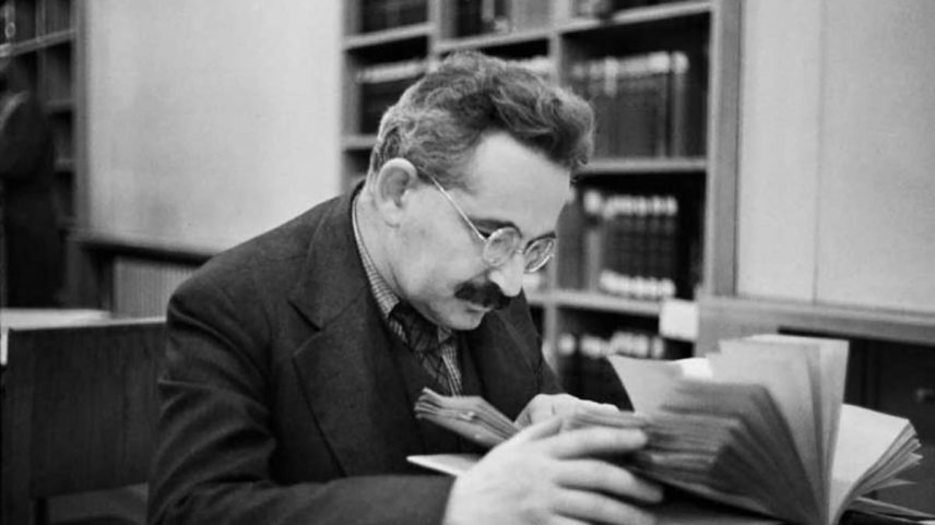 Walter Benjamin, o pensador alemão, na Biblioteca Nacional da França, em Paris. (Foto: Alamy Stock Photo)