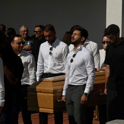 Luis Díaz recebe críticas de torcedores do Liverpool por faltar a funeral de Jota