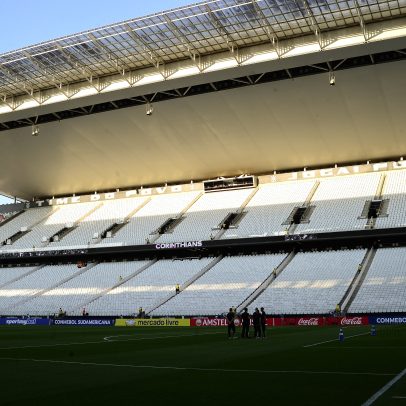 Cruzeiro enfrenta o Corinthians em busca da liderança no Brasileirão