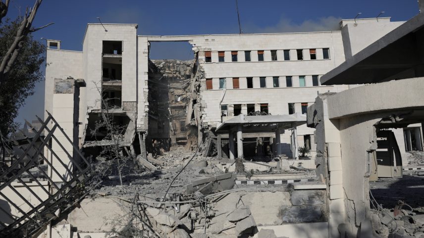 Israel lança ataque aéreo (Foto: Khalil Ashawi/Reuters)