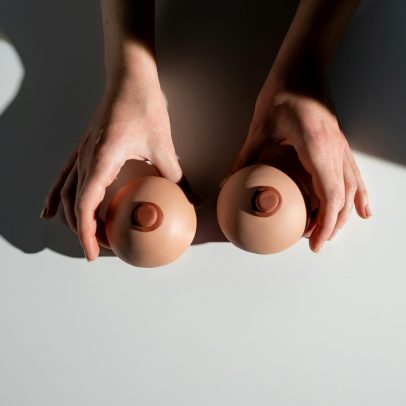 Entenda como funciona a técnica de preenchimento dos mamilos com o Nipple filler