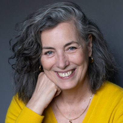 Marina Saura apresenta 'Cara de foto' com imagens que exploram a autoficção