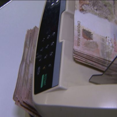 Brasileiros retiram quase R$ 50 bilhões da poupança em 2025