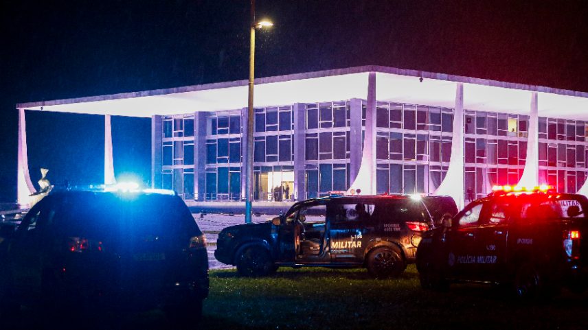 Tentativa de atentado à sede do STF: homem-bomba morreu no local (Foto: Bruno Peres/Agência Brasil)