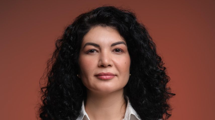 Terceira Cúpula Parlamentar da Plataforma Internacional da Crimeia: da esquerda para a direita: Nariman Dzhelal, ex-prisioneiro do Kremlin; Tamila Tasheva, membro do Parlamento da Ucrânia; Refat Chubarov, Presidente do Mejlis do povo tártaro da Crimeia (Foto: Arquivo pessoal/Cedidas ao Estadão)
