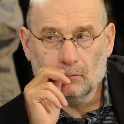 Rússia emite condenação à revelia contra o escritor exilado Boris Akunin