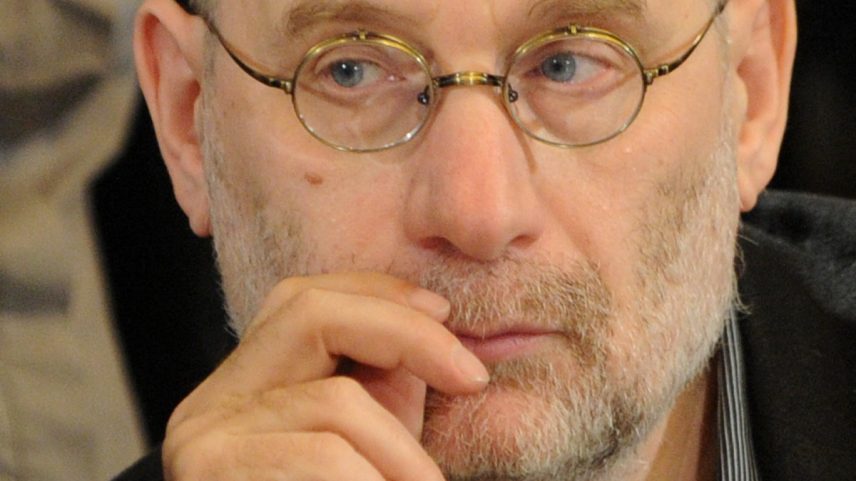 O escritor Boris Akunin foi condenado a revelia por uma corte russa a 14 anos de prisão depois de declarar apoio à Ucrânia e sugerir que uma revolução poderia substituir Vladimir Putin (Foto: Kirill KUDRYAVTSEV / AFP)