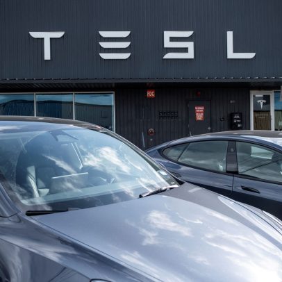Tesla enfrenta segundo ano consecutivo de queda nas vendas e analisa os motivos