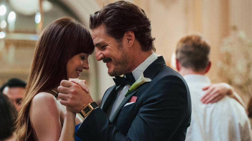 Dakota Johnson, Chris Evans e Pedro Pascal em imagem do filme 'Amores Materialistas', de Celine Song (Foto: Charlie Clift/Divulgação)