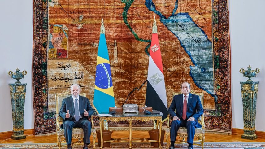 Lula e o presidente do Egito, Abdel Fatah El-Sisi, durante reunião do palácio presidencial egípcio no Cairo. (Foto: Ricardo Stuckert/PR)