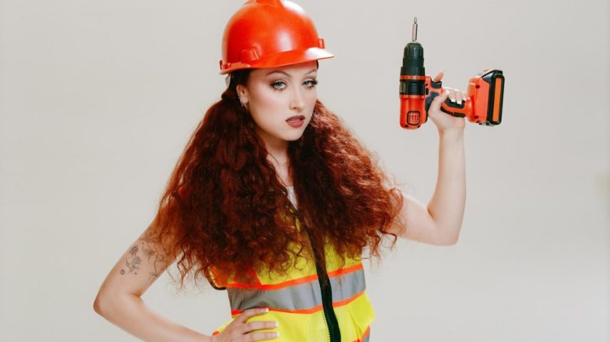 A nova música de Chappell Roan, "The Subway", finalmente tem uma data de lançamento, conforme anunciado pela cantora nas redes sociais. (Foto: Reprodução)