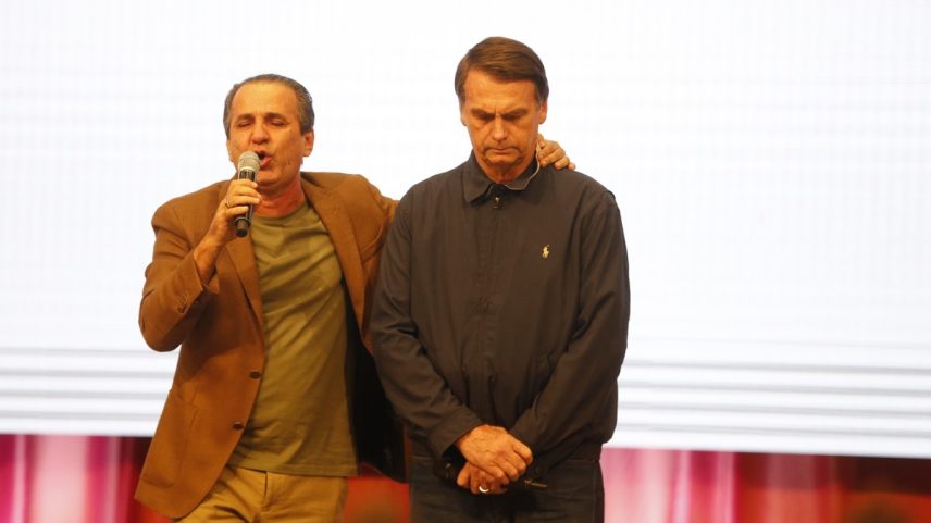 Deus escolheu as coisas vis: Jair Bolsonaro e o pastor Silas Malafaia em 2018 — Foto: Domingos Peixoto/30-10-2018