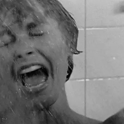 A música de 'Psicose' de Hitchcock transforma o cinema com seu terror icônico