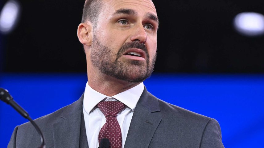 Eduardo Bolsonaro fala durante conferência conservadora nos Estados Unidos (Foto: Saul Loeb - 20.fev.2025/AFP)