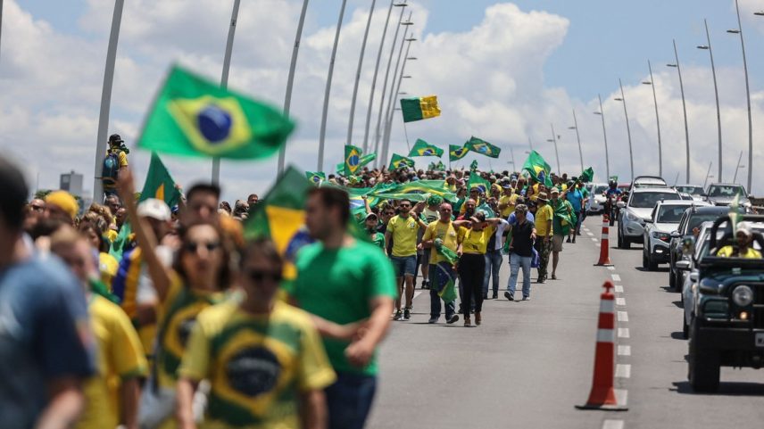 Manifestação de apoiadores do presidente Jair Bolsonaro (PL) em Florianópolis, Santa Catarina (Foto: Anderson Coelho / AFP)
