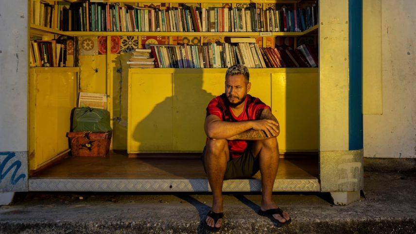Jessé Andarilho no bairro de Santa Cruz, Rio de Janeiro, em 17 de junho. (Foto: Leonardo Carrato)