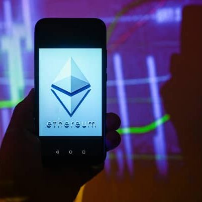 Imitadores de Trump enganaram doadores com esquema de criptomoedas, dizem autoridades