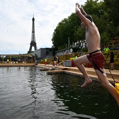 Parisienses celebram centenário com mergulho histórico no Sena