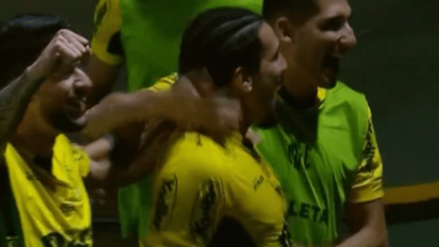 Da Costa, do Mirassol, comemora após marcar contra o Santos, pelo Brasileirão (Foto: Reprodução/Globoplay)
