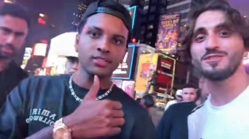 Rodrygo é questionado se irá para o Arsenal na Times Square (Foto: Reprodução / TikTok / The Bros)