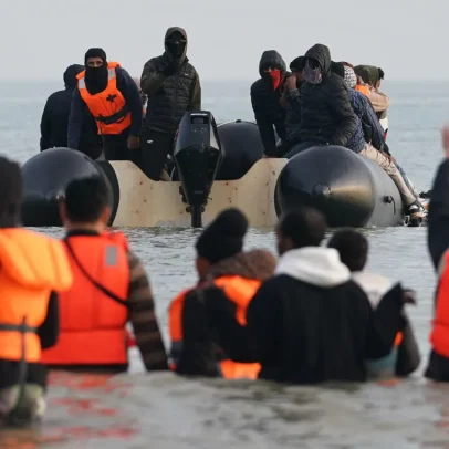 Aumenta o número de pessoas que cruzam o Canal da Mancha em pequenas embarcações