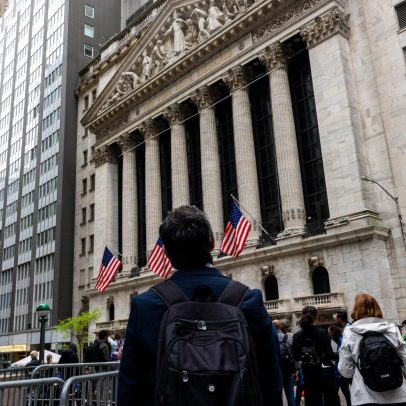 Bolsas de Nova York encerram dia sem consenso, enquanto Nasdaq atinge novo recorde