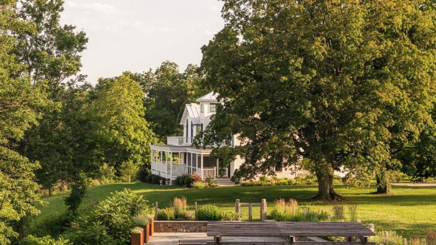 Propriedade em estilo vitoriano foi construída por Charles Livingston, que foi um político do Estado de Nova York, e testemunhou sucessão de mortes, dívidas e impostos durante diversas gerações (Foto: Lawrence Braun Meadowlark Studio)