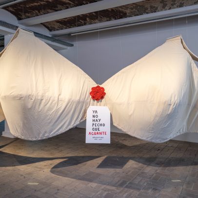 Bienal de Berlim apresenta obras evasivas e provoca reflexões sobre a arte contemporânea
