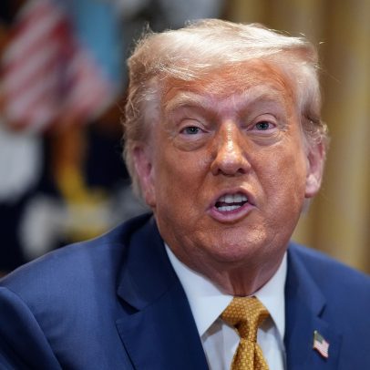 Trump promete 200 negócios, mas realiza apenas 3 e um está quase fechado