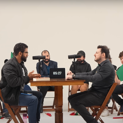 Debate polarizado gera polêmica com um candidato enfrentando 20 adversários