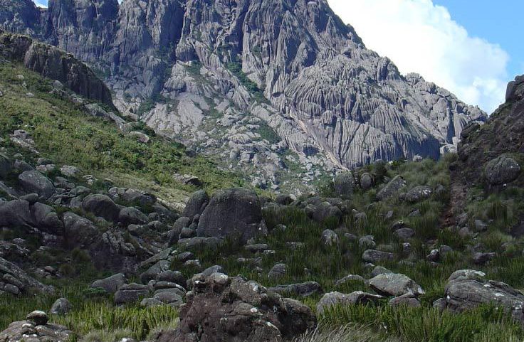 Grupo se perdeu após um dos integrantes se machucar na trilha de escalada no Pico das Agulhas Negras, no Parque Nacional do Itatiaia (Foto: Parque Nacional do Itatiaia/Divulgação)