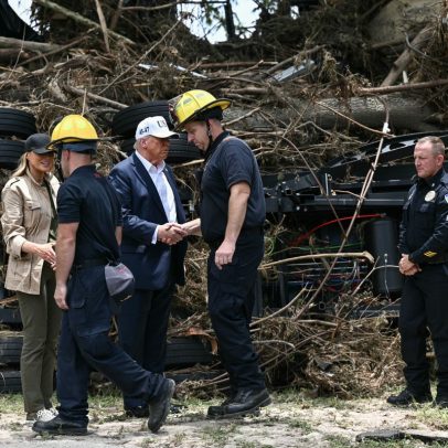 Trump visita Texas para avaliar estragos das enchentes que deixaram 120 mortos