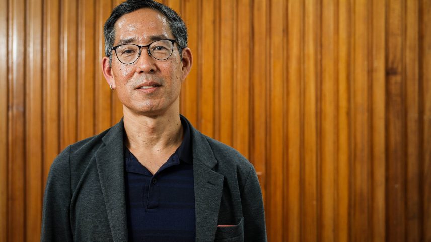 Kei Koizumi, 56, na Fapesp, na zona oeste de São Paulo (Foto: Zanone Fraissat/Folhapress)